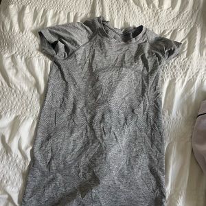 Heather gray lululemon top, full length